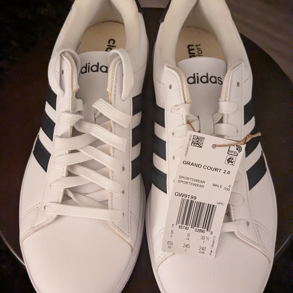 💨Adidas White And Black Sneakers